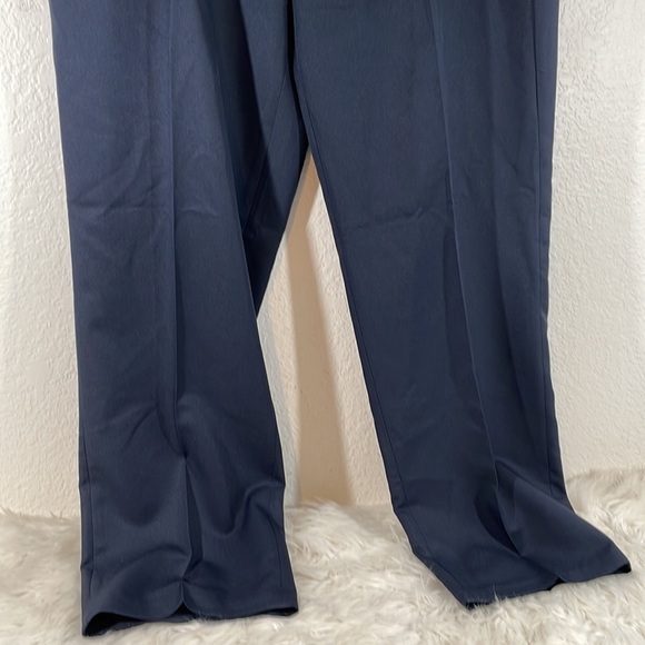 Amazon Essentials Men's Classic-Fit Expandable-Waist Flat-Front Dress Pant 42x32 - Picture 4 of 13